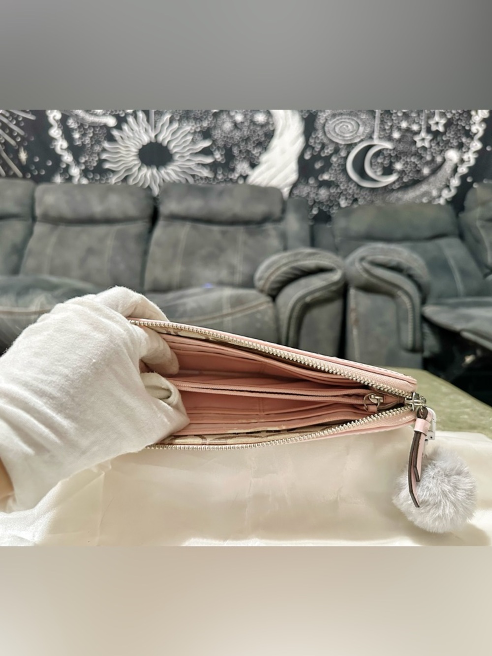 Vintage COACH Khaki Signature Canvas Zip Wallet with Pale Pink Trim - Picture 13 of 17